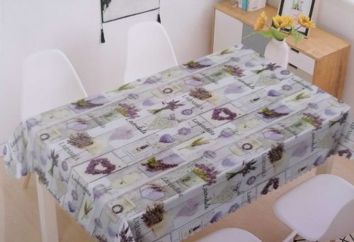 Közepes méretű asztalterítő, mintás