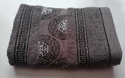 Közepes méretű törölköző, sötét szürke mintás