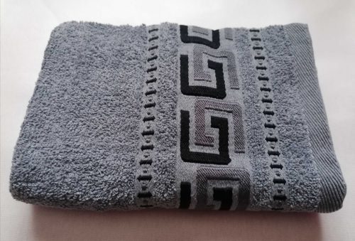 Normál méretű törölköző, sötét szürke mintás
