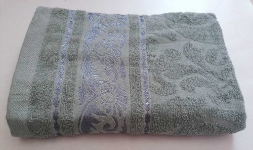 Normál méretű törölköző, zöld mintás